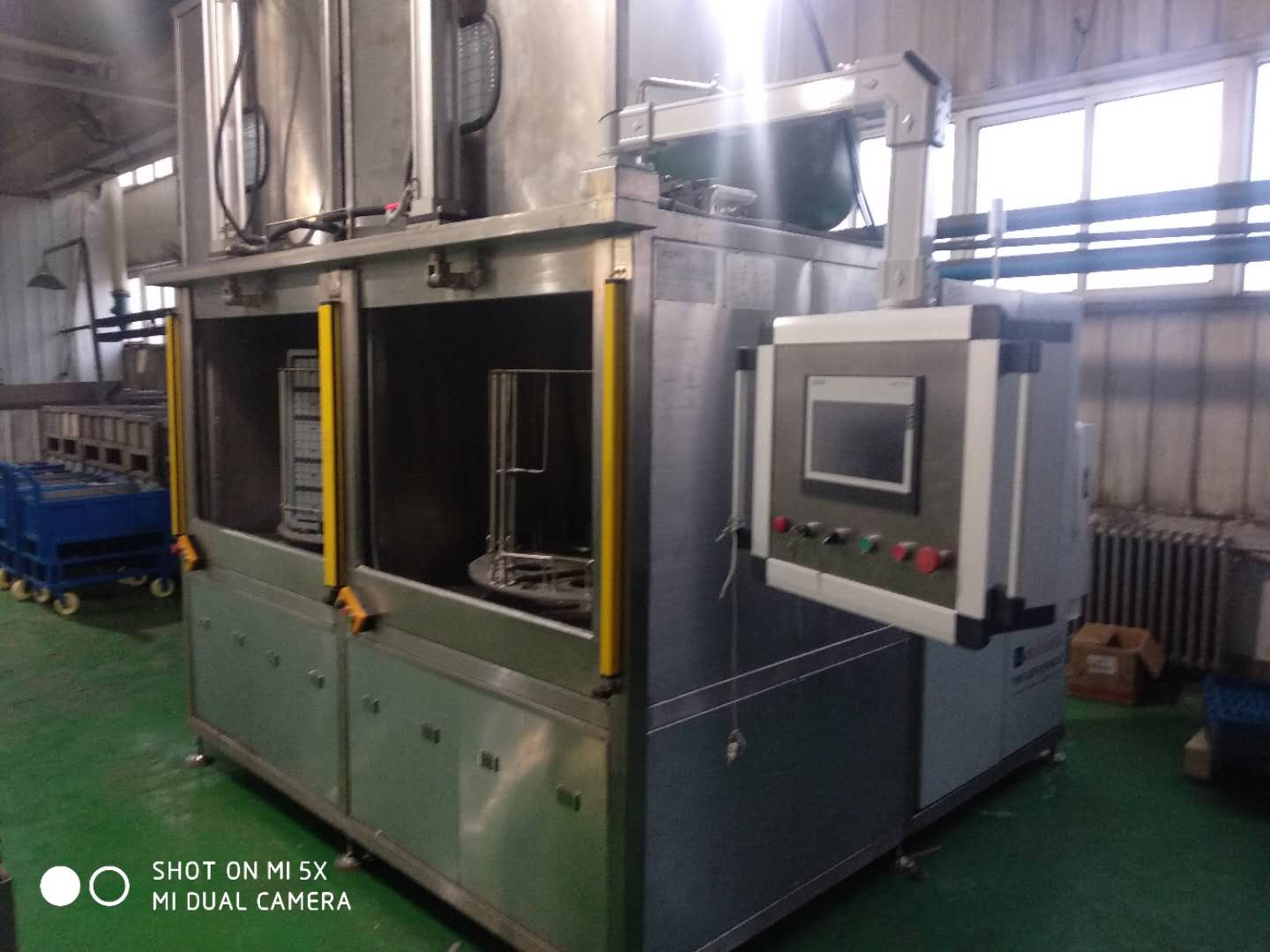 單工位物料箱旋轉噴淋清洗機